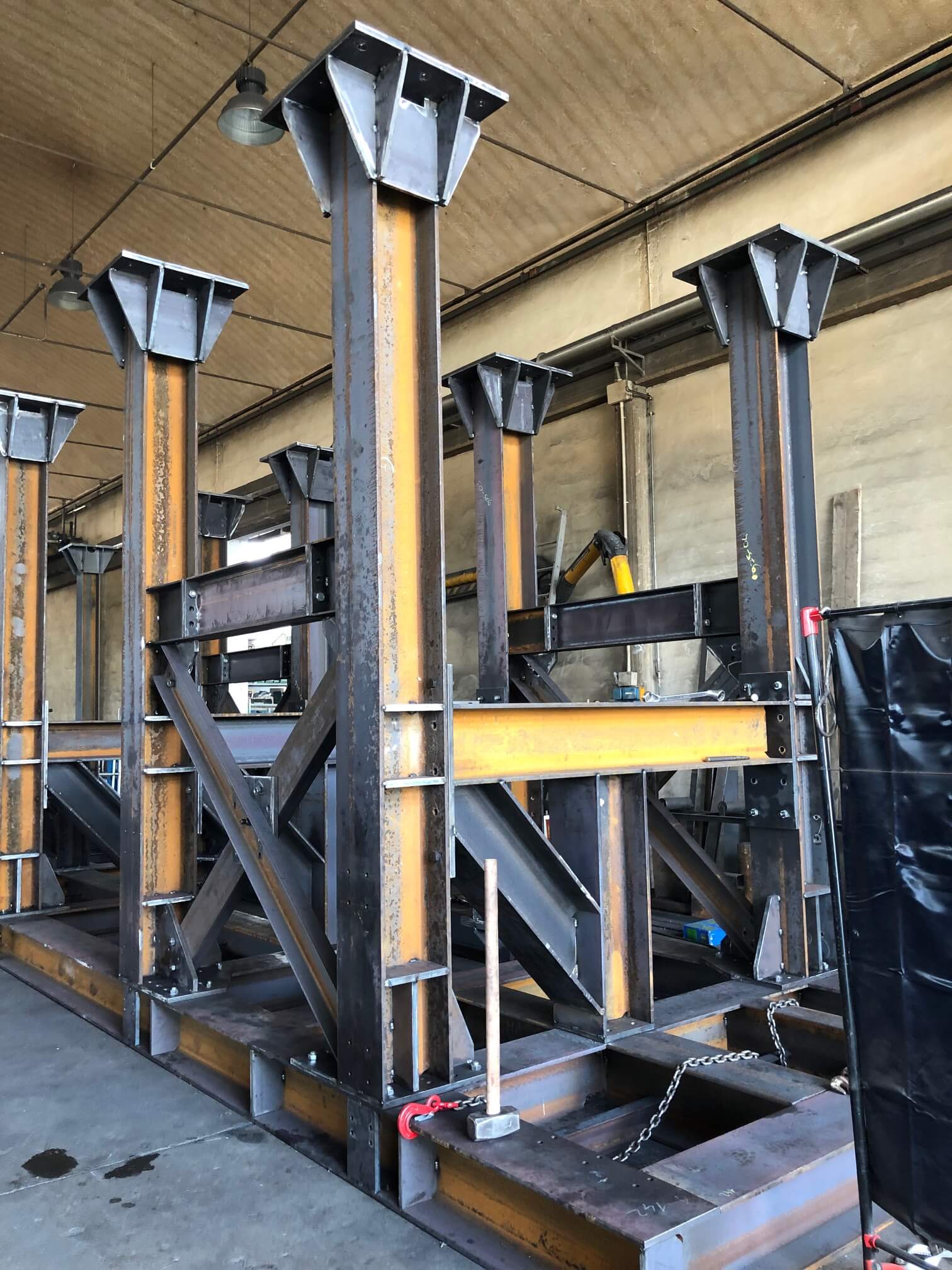 STRUTTURA SOSTEGNO MACCHINE